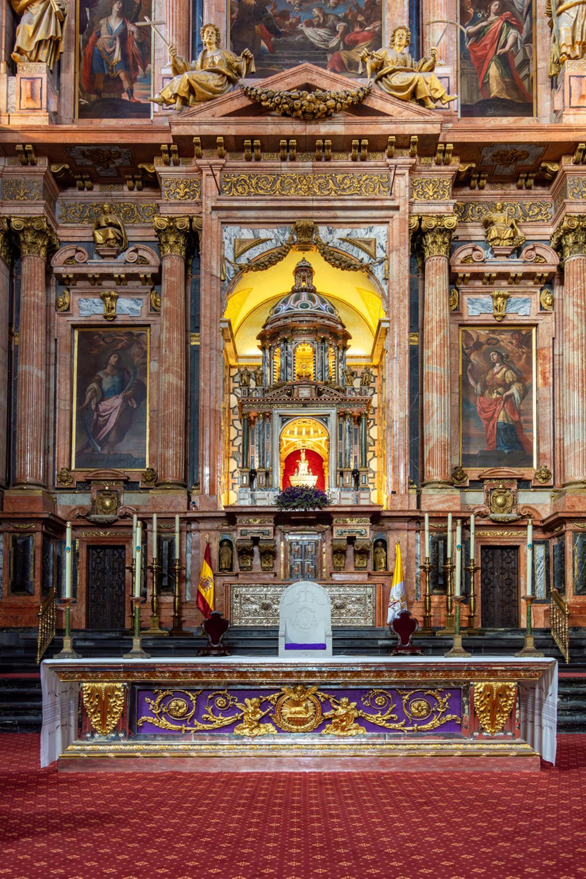 Altar mayor de la Capilla Mayor en Mezquita (Gran Mezquita de Córdoba), España