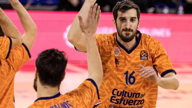 El Barça se hace con el Valencia.