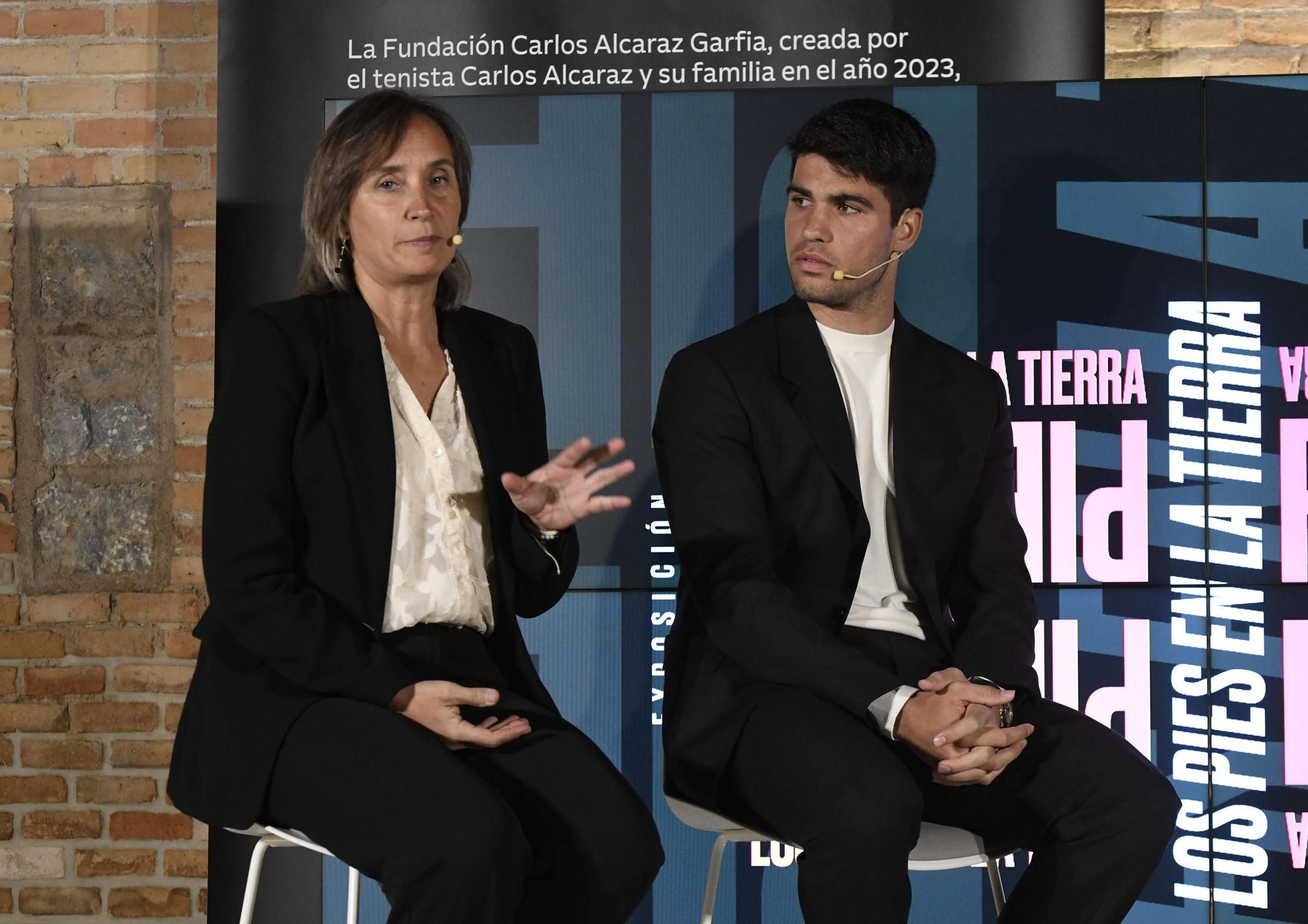 Así ha sido la inauguración de la exposición de Carlos Alcaraz en la Cárcel Vieja de Murcia