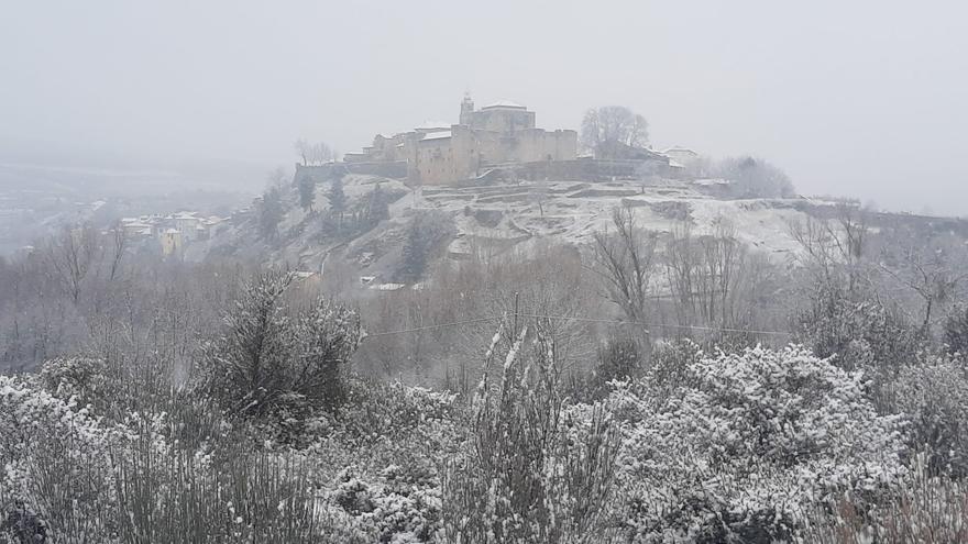 Así amanece este sábado en Sanabria, donde perdura la nieve