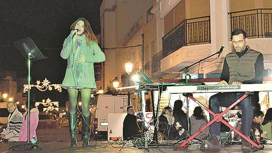 Orpesa anima con música su mercadillo de Navidad