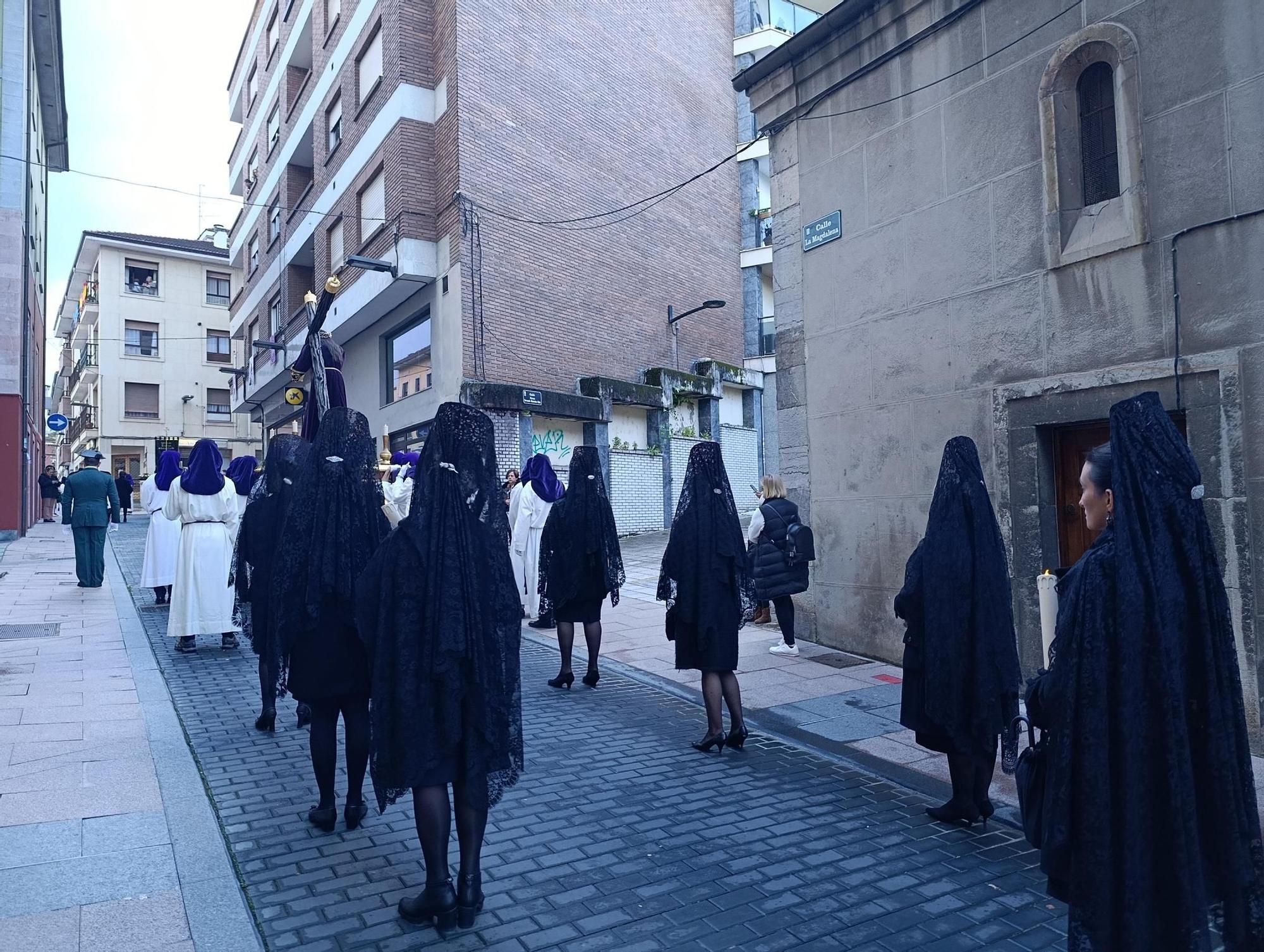 El Nazareno y la Virgen Dolorosa emocionan en Grado