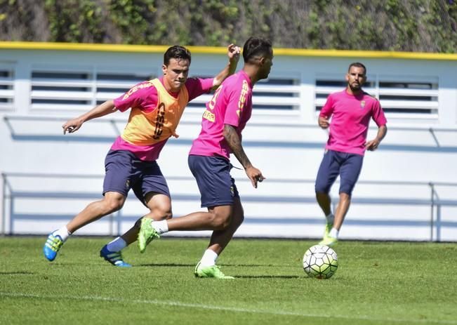 Entrenamiento de la UD Las Palmas en Barranco ...