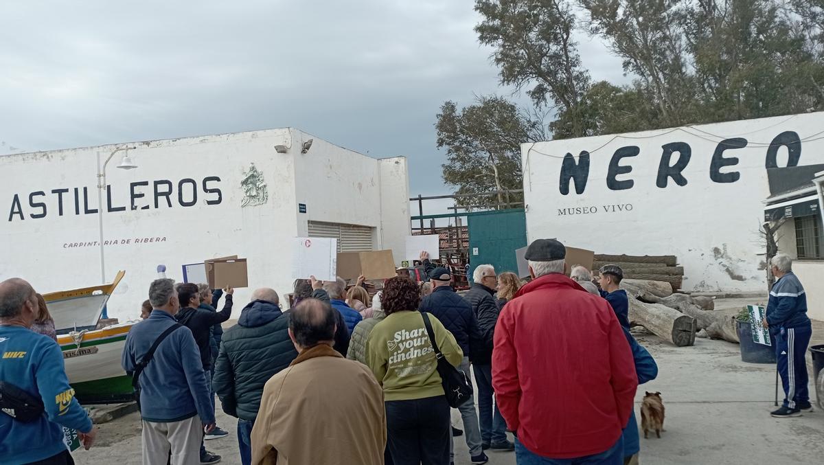 Los vecinos también dirigieron sus pancartas a Astilleros Nereo.