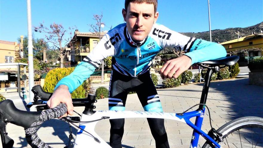 Casanovas, un ciclista palauenc apadrinat per Maverick que busca l’elit de la UCI
