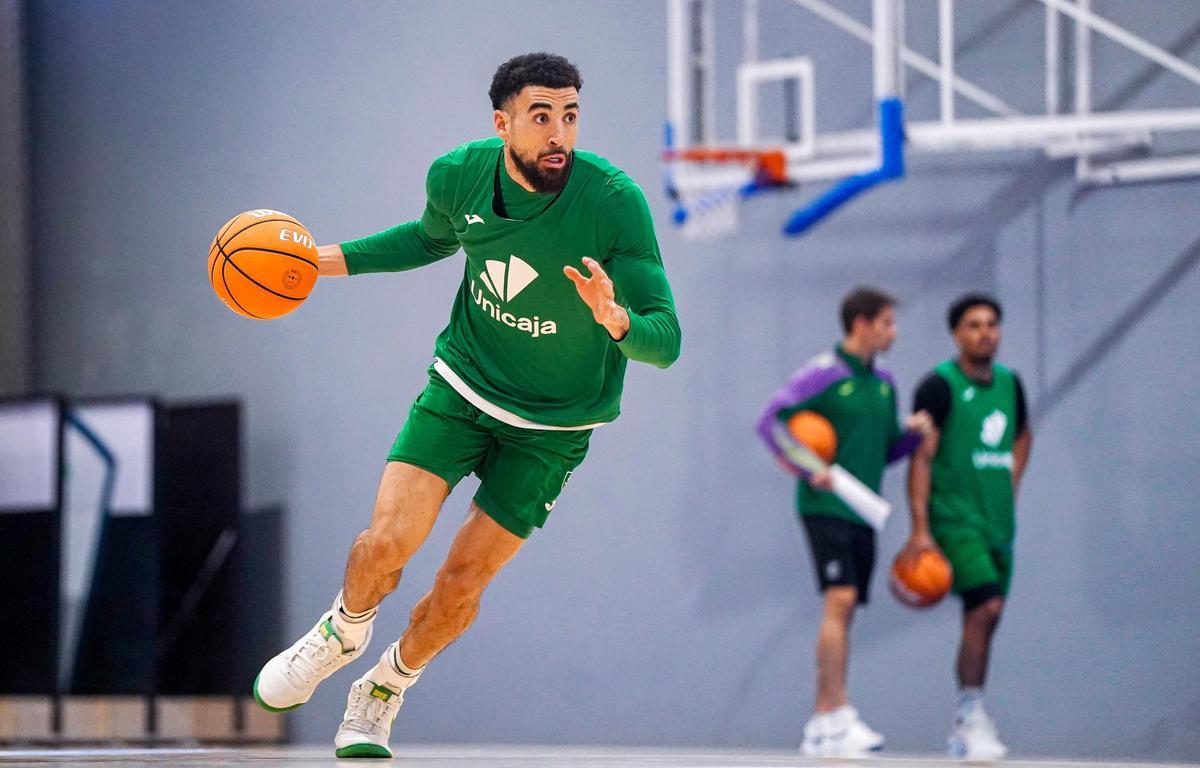 Imagen del entrenamiento de este viernes en la pista Anexa del Martín Carpena.