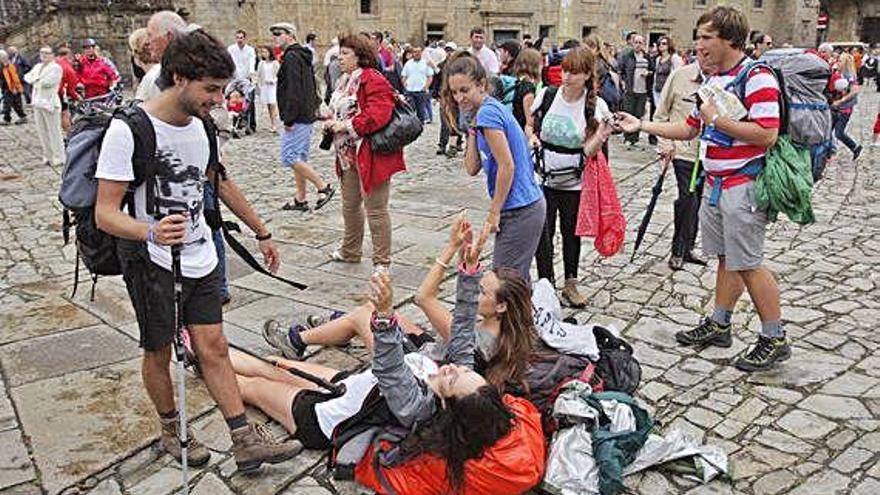 Turistas y peregrinos en Santiago.