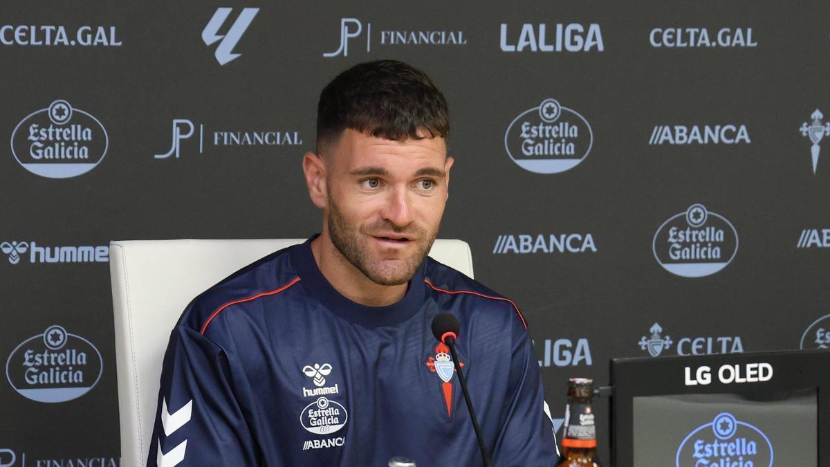 El lateral extremeño, en su presentación.