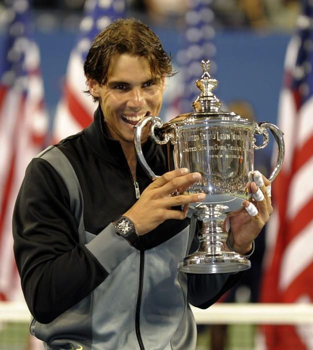 El tenista mallorquín Rafa Nadal ha conquistado este domingo su decimotercer título de Roland Garros al destrozar en la final a Novak Djokovic, sumando 20 Grand Slams en su carrera.