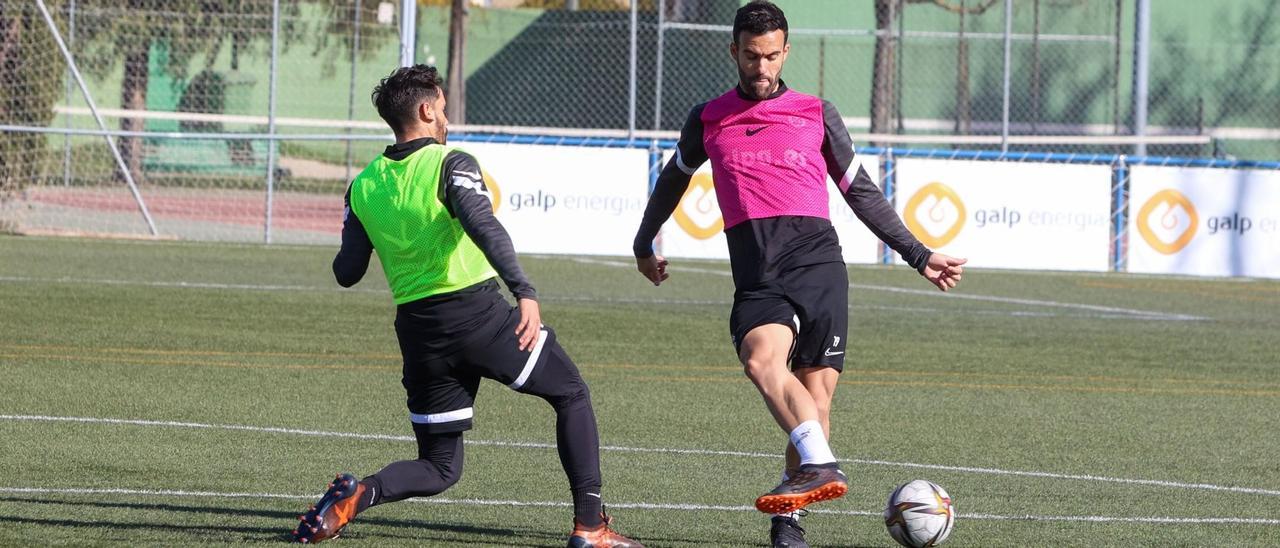 Jugadores del Montijo en un entrenamiento.