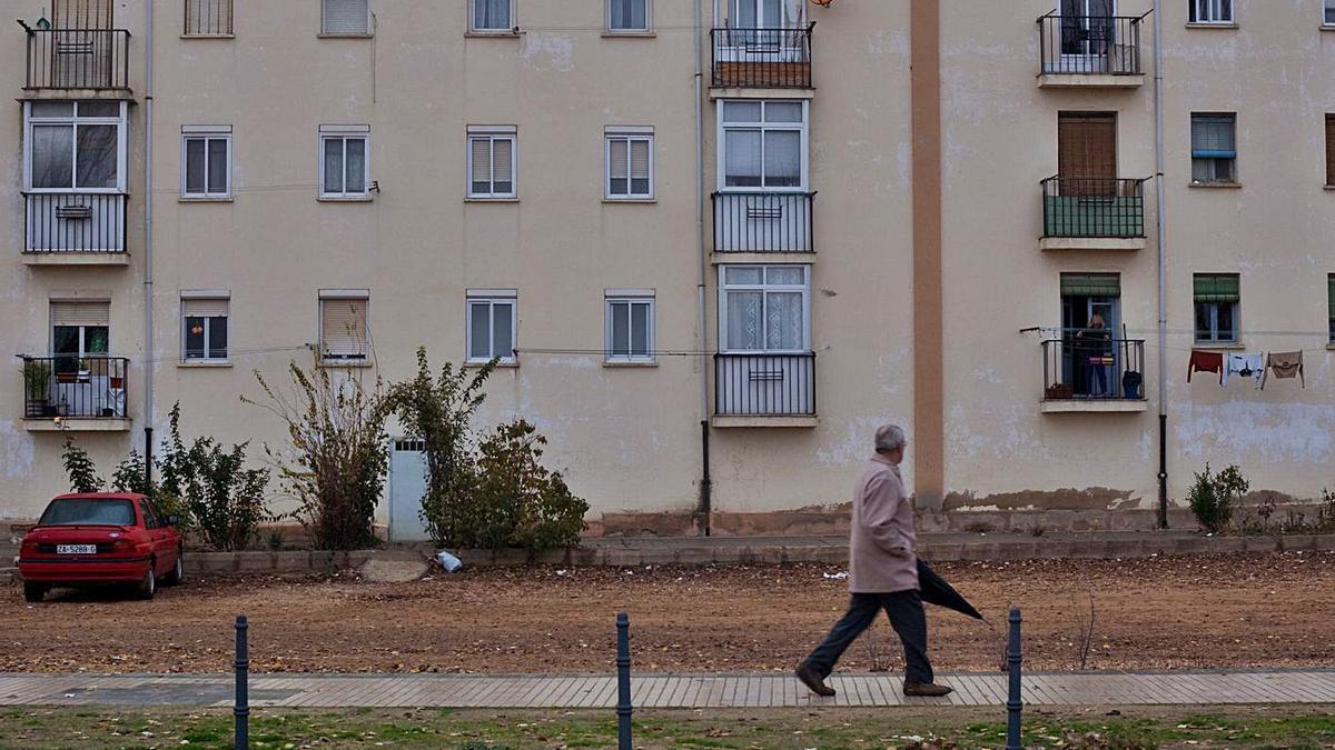 Bloque de viviendas en la ciudad de Benavente. | L. O. Z.