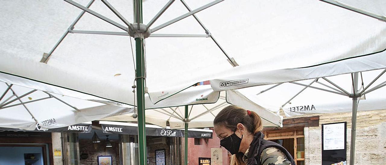 Una terraza vacía en València. | LEVANTE-EMV