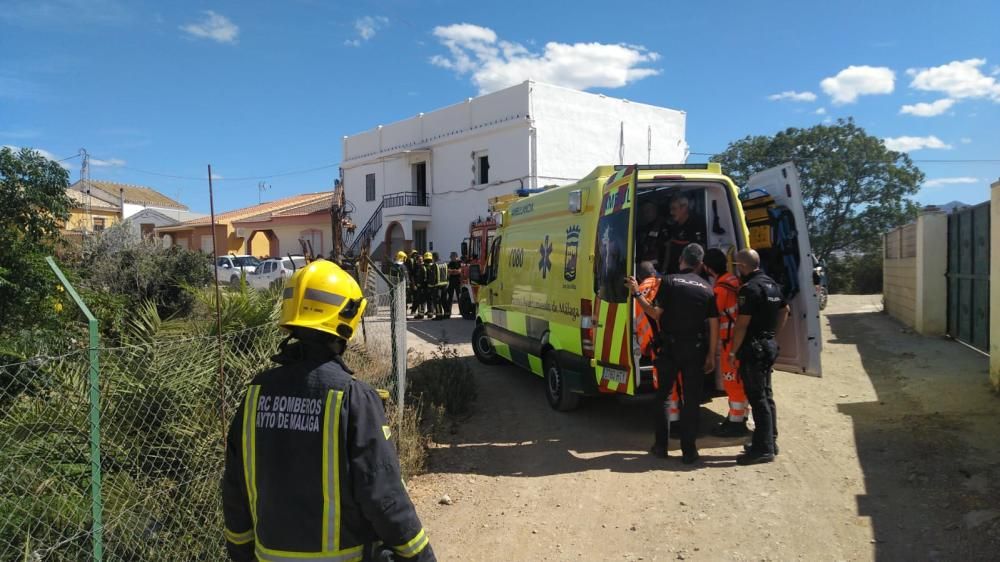 Los vecinos de Campanillas rescatan a una familia en un incendio de una vivienda