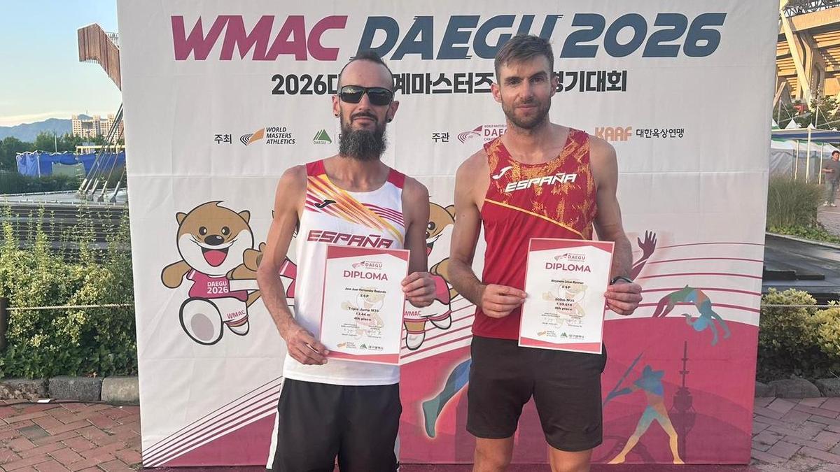 J.J. Hernández y Alejandro Liñán posan tras la competición.