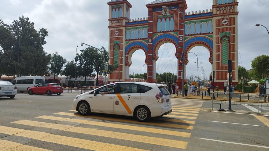 Todo lo que debes saber sobre el suplemento que cobra el taxi en la Feria de Sevilla