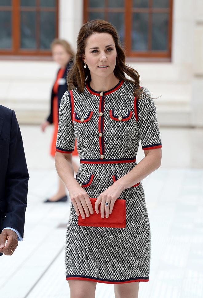 Kate Middleton con vestido en tweed de Gucci en Londres