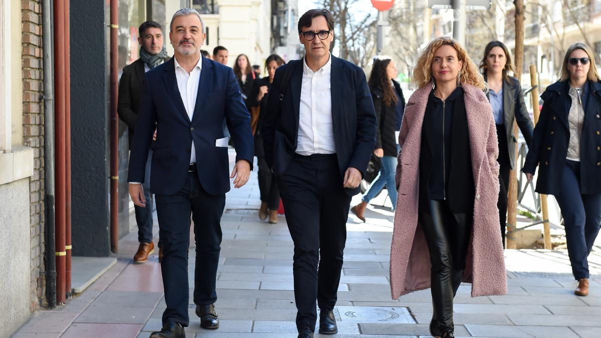 Salvador Illa, en el centro, llega con Jaume Collboni y Meritxell Batet a la reunión del Consejo Federal del PSOE, en Madrid.