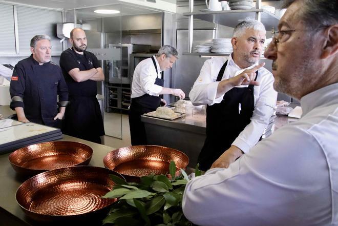Les imatges de l'homenatge a Santi Santamaria per una desena de xefs amb estrelles Michelin