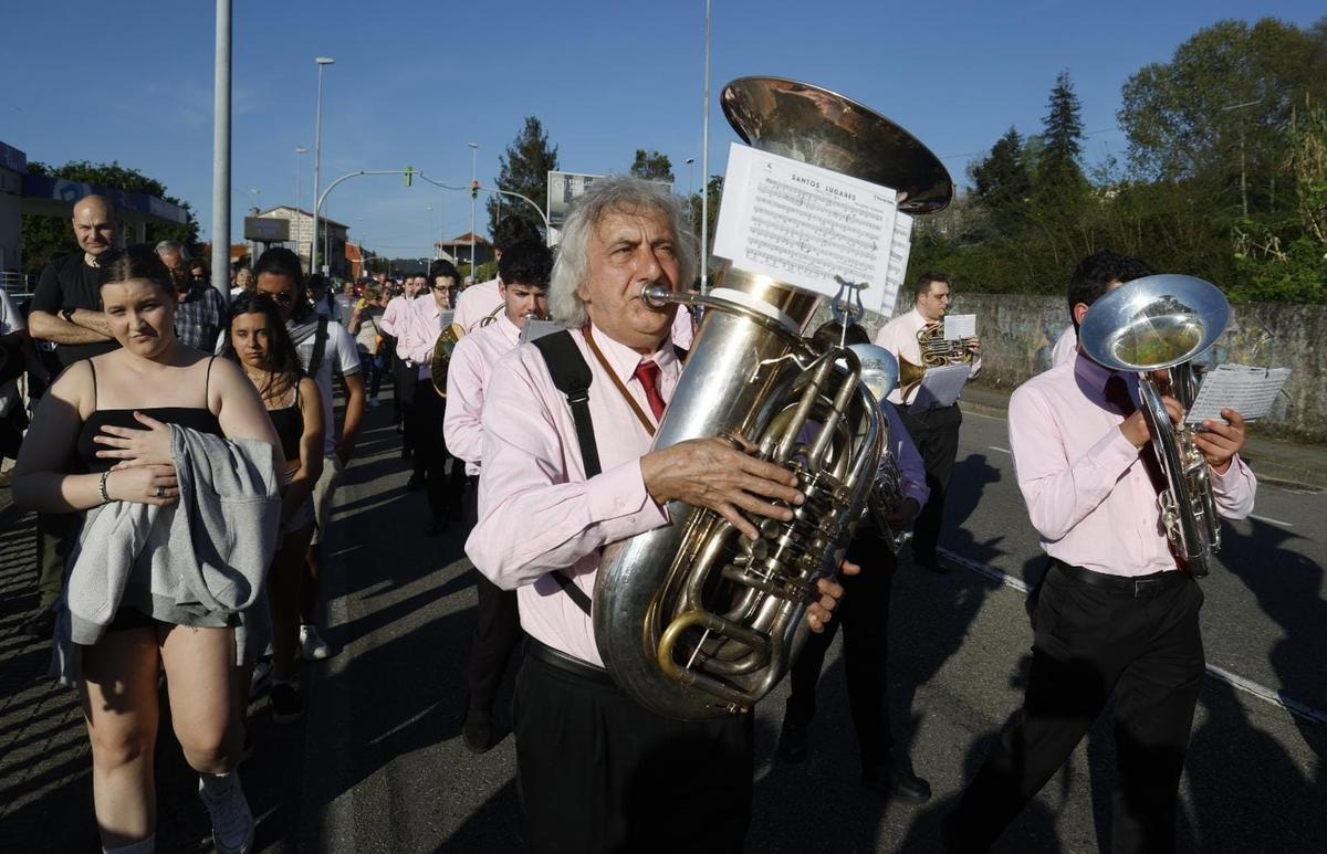 Decenas de fieles abarrotan Teis en la procesión de Nuestro Padre Jesús Nazareno Decenas de fieles abarrotan Teis en la procesión de Nuestro Padre Jesús Nazareno