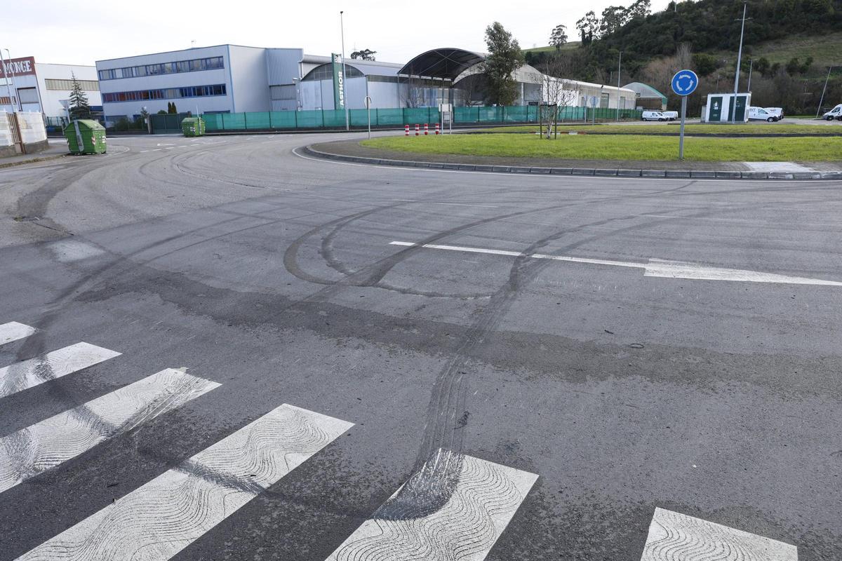 La carrera ilegal que ha dejado un reguero de heridos en Gijón, en imágenes