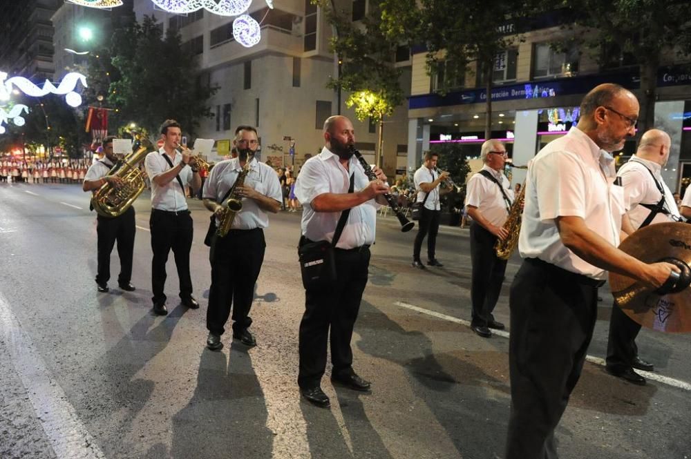 Desfile de Moros y Cristianos por las calles de Mu