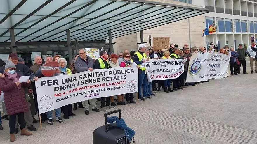 Este es el himno con el que la plataforma de la Ribera reivindica la sanidad pública