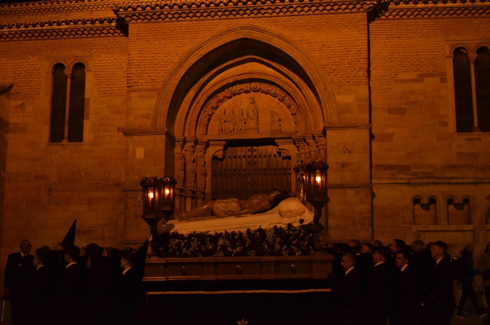 GALERÍA | Solemne Procesión de las Tinieblas, en Benavente