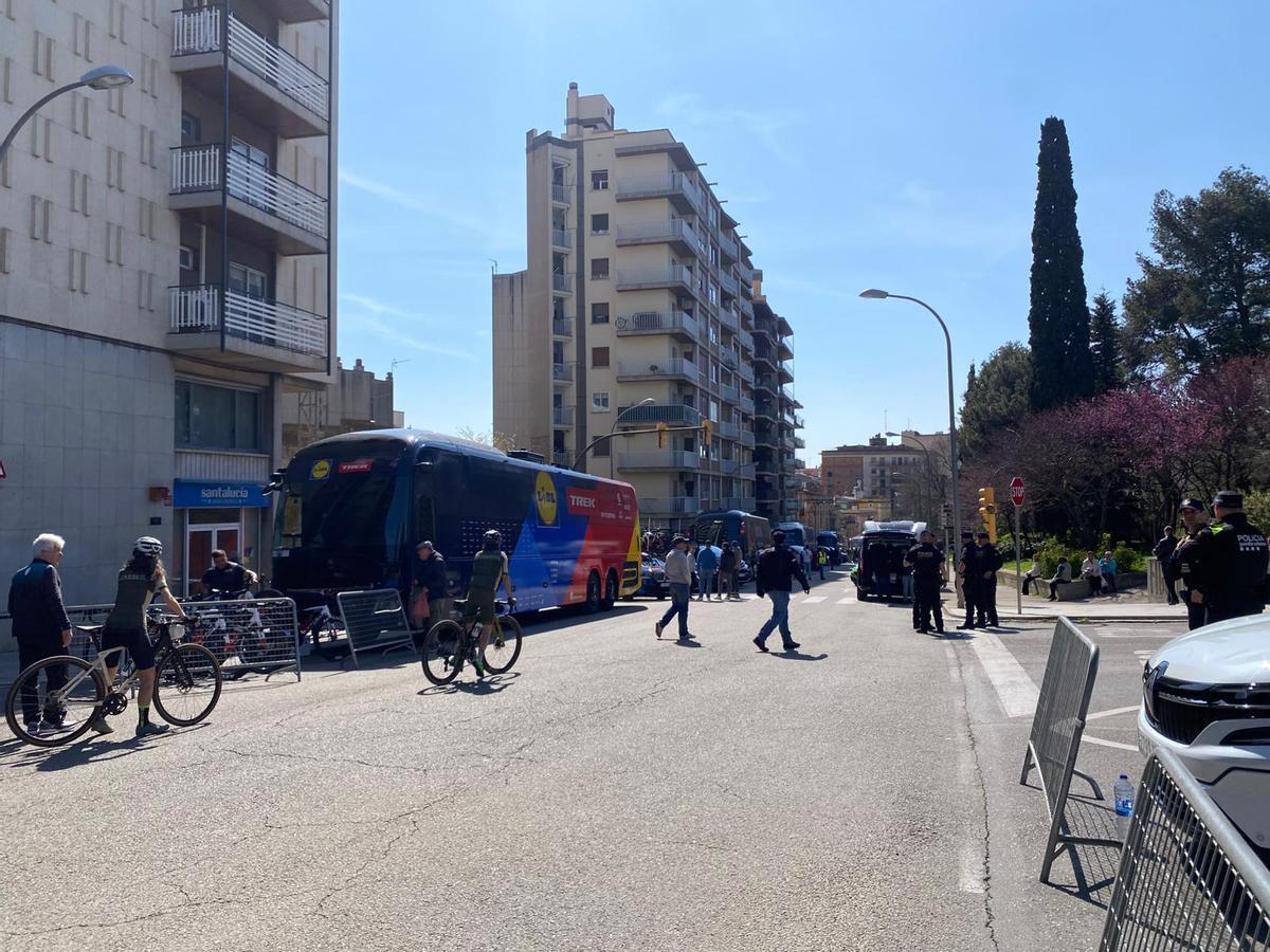 EN IMATGES | Figueres escalfa motors per a l'inici de la segona etapa de la Volta