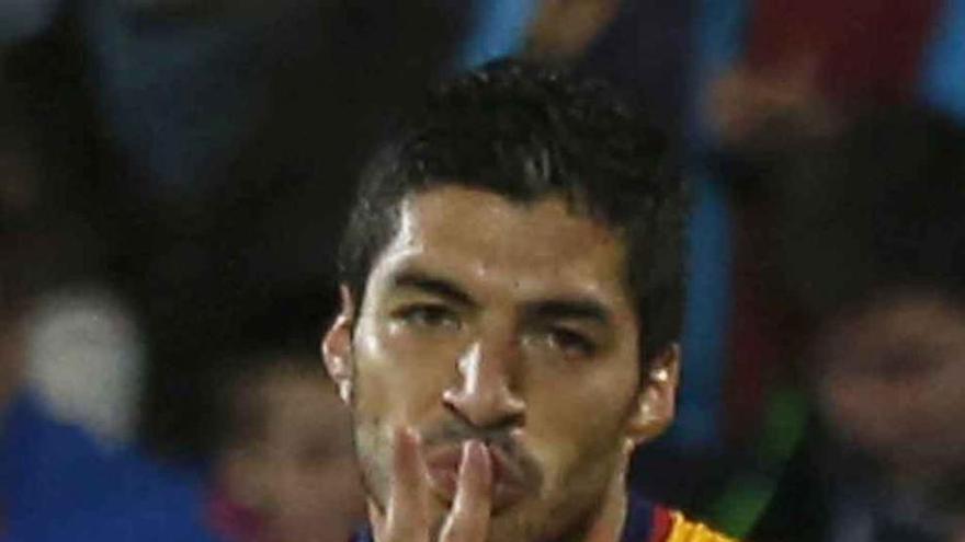 Suárez celebra su gol.