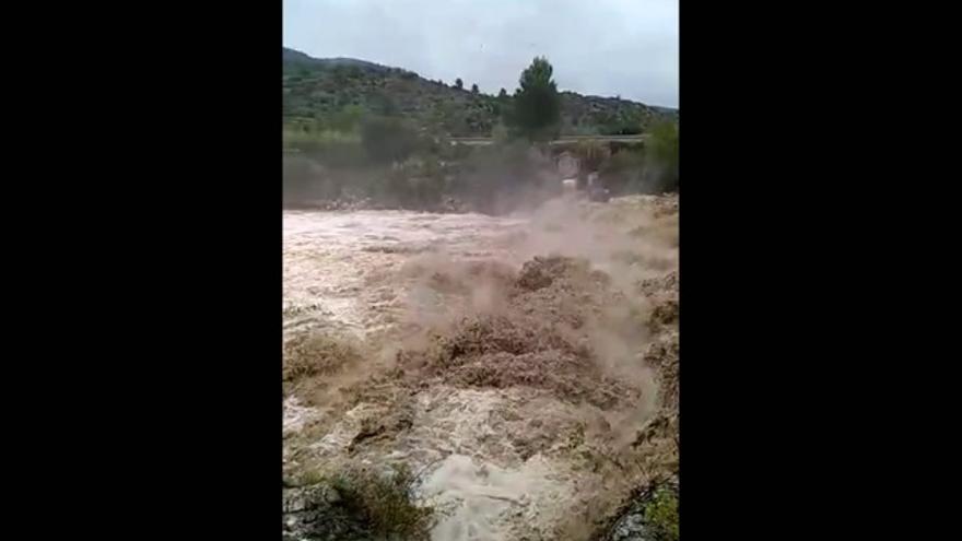 El río Bergantes baja crecida en Aguaviva