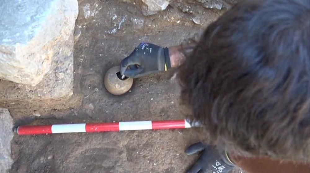Desenterren un tresor de monedes del s. I a Empúries