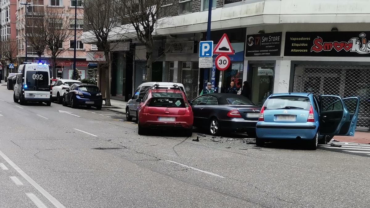 Los vehículos implicados en la colisión en la Avenida do Fragoso.