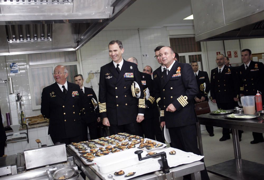 Felipe VI visita las escuelas de Armada en Ferrol