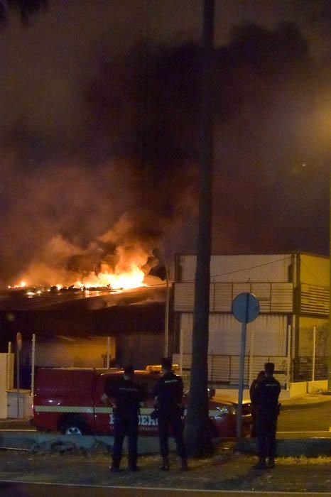 Incendio en la urbanización industrial Las Torres