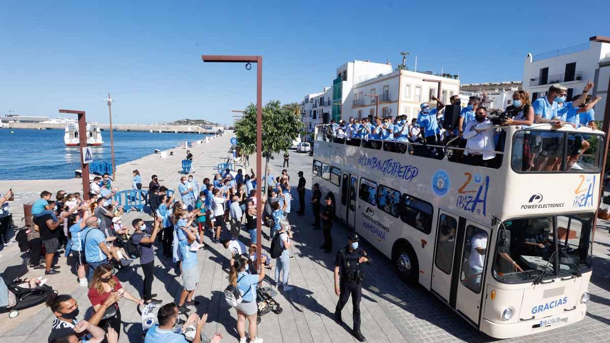 Imágenes de la celebración en casa de la UD Ibiza