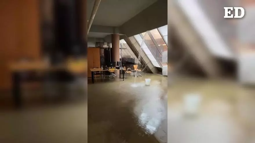 Las fuertes lluvias inundan un edificio de la Facultad de Periodismo