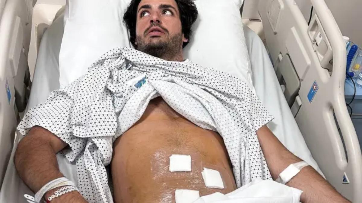 Carlos Sainz, en el hospital de Jeddah tras ser operado de apendicitis