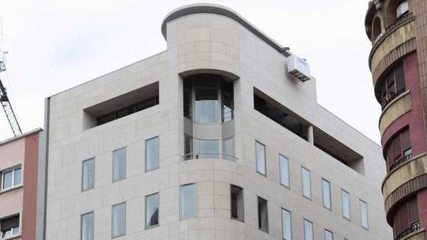 Edificio de la Seguridad Social en la plaza del Carmen.