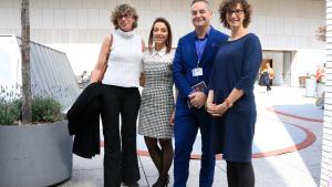 Los doctores Jaume Masià y Gemma Pons, con las pacientes Eva Usano y Marta Bondia.