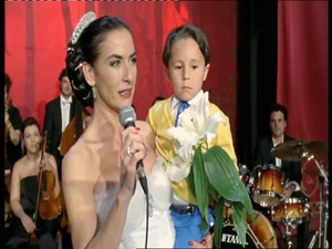 Belén López (Pantoja), amb un nen clavadet a Paquirrín (A-3 TV).