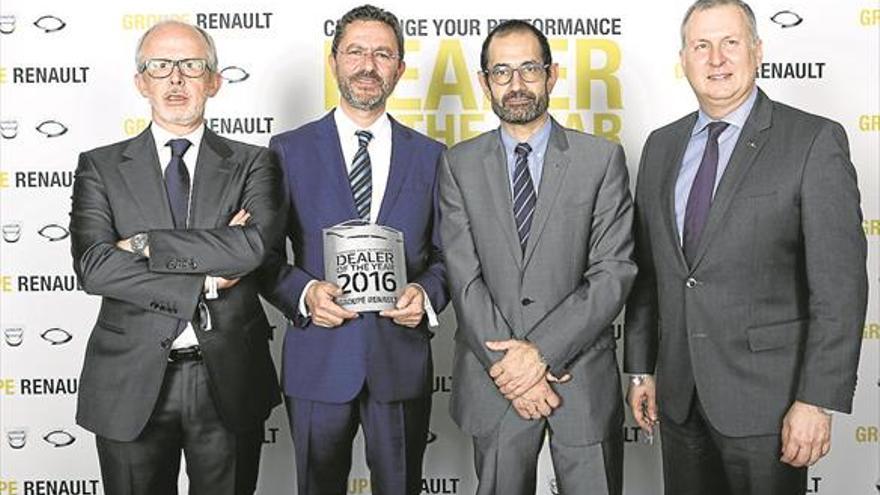 Mezquita Motor recibe el galardón al mejor concesionario Renault de España  - Diario Córdoba