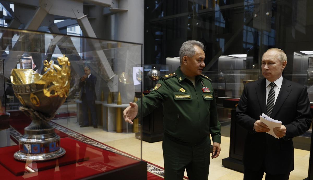 El presidente ruso, Vladímir Putin, junto al ministro de defensa, Sergei Shoigu.