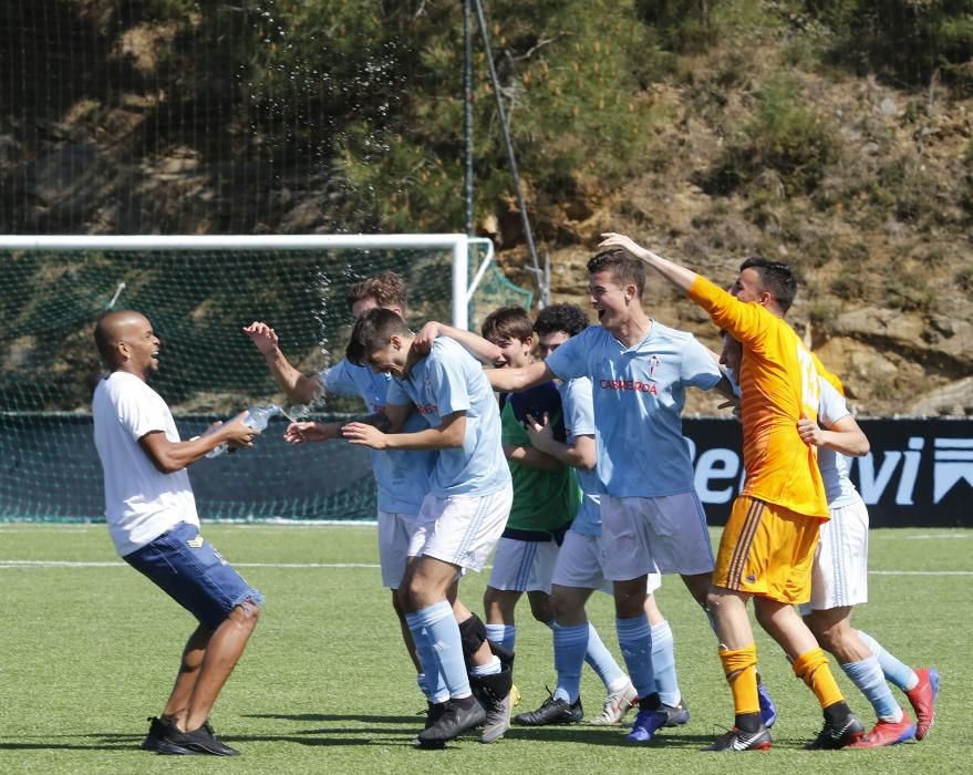 El equipo celeste se proclama campeón de liga tras golear al Pontevedra.