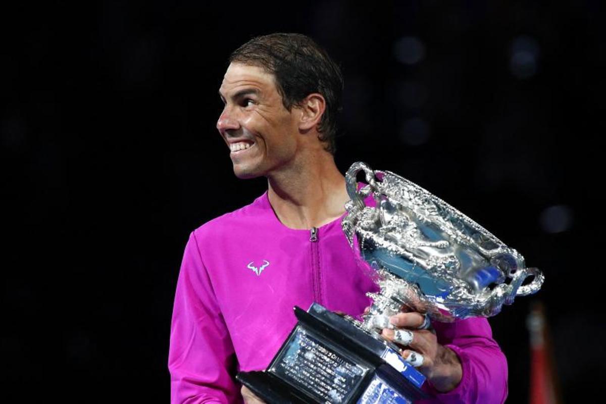 La celebraci車n 谷pica de Rafa Nadal tras ganar el Open de Australia
