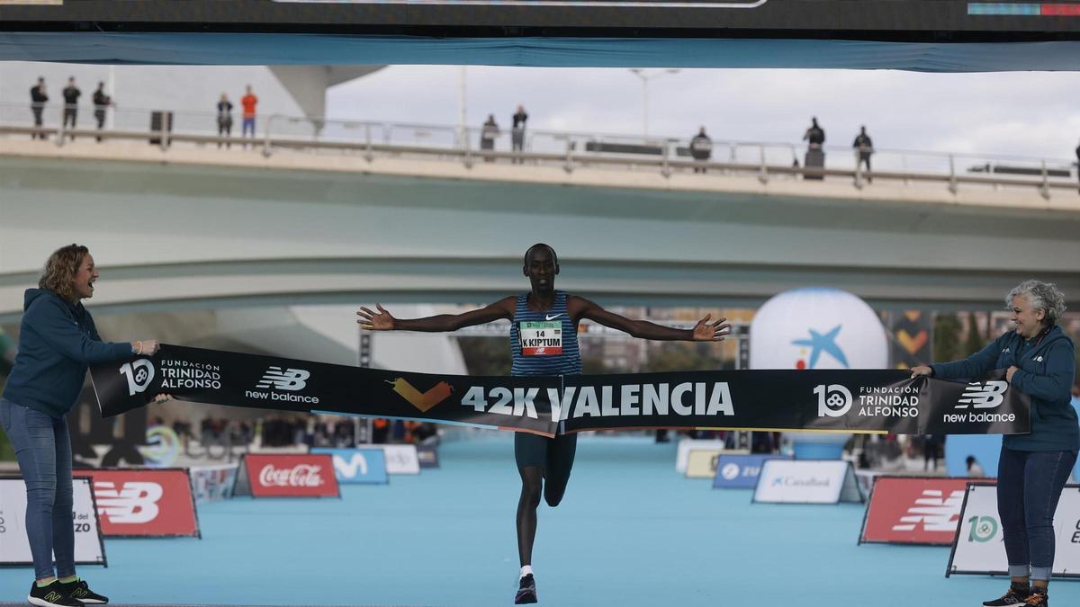 Kiptum debutó en el Maratón de Valencia en 2020