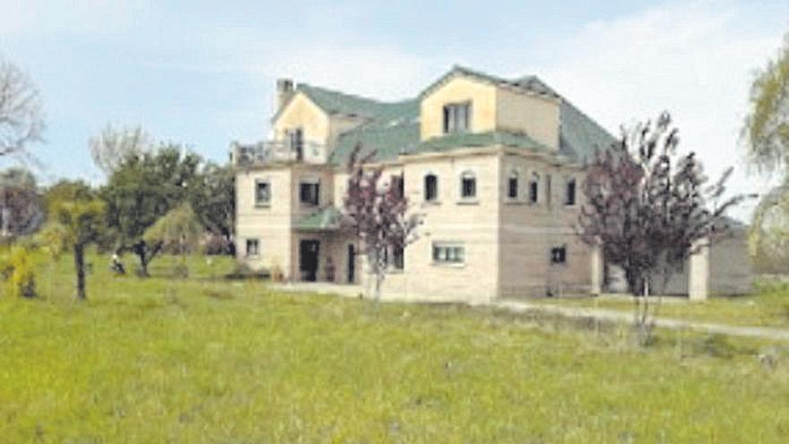 Una casa a la venta en Lugo por 836.000 euros.