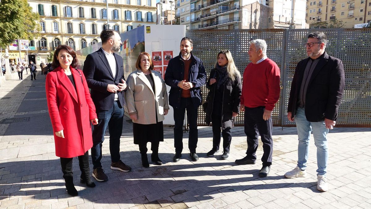 Concejales socialistas, junto al Astoria.