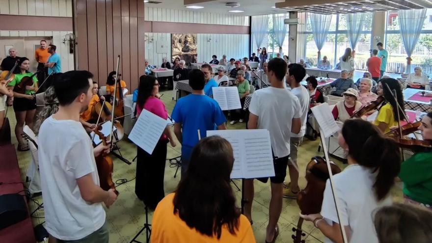 La Orquesta de Cámara de Siero lleva su música a ancianos y huérfanos de Bosnia