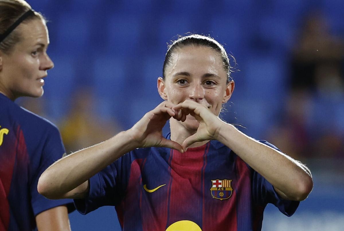 La defensora del FC Barcelona Ona Batlle celebra su gol, cuarto del equipo, durante el partido de Primera División Femenina que FC Barcelona y Alhama ElPozo CF disputan este sábado en el estadio Johan Cruyff.