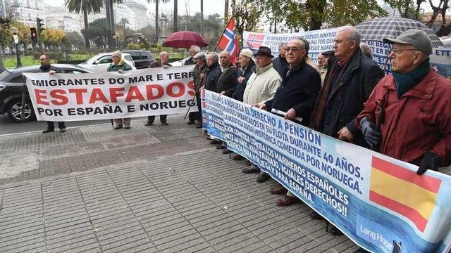 Los exmarinos gallegos retoman las protestas